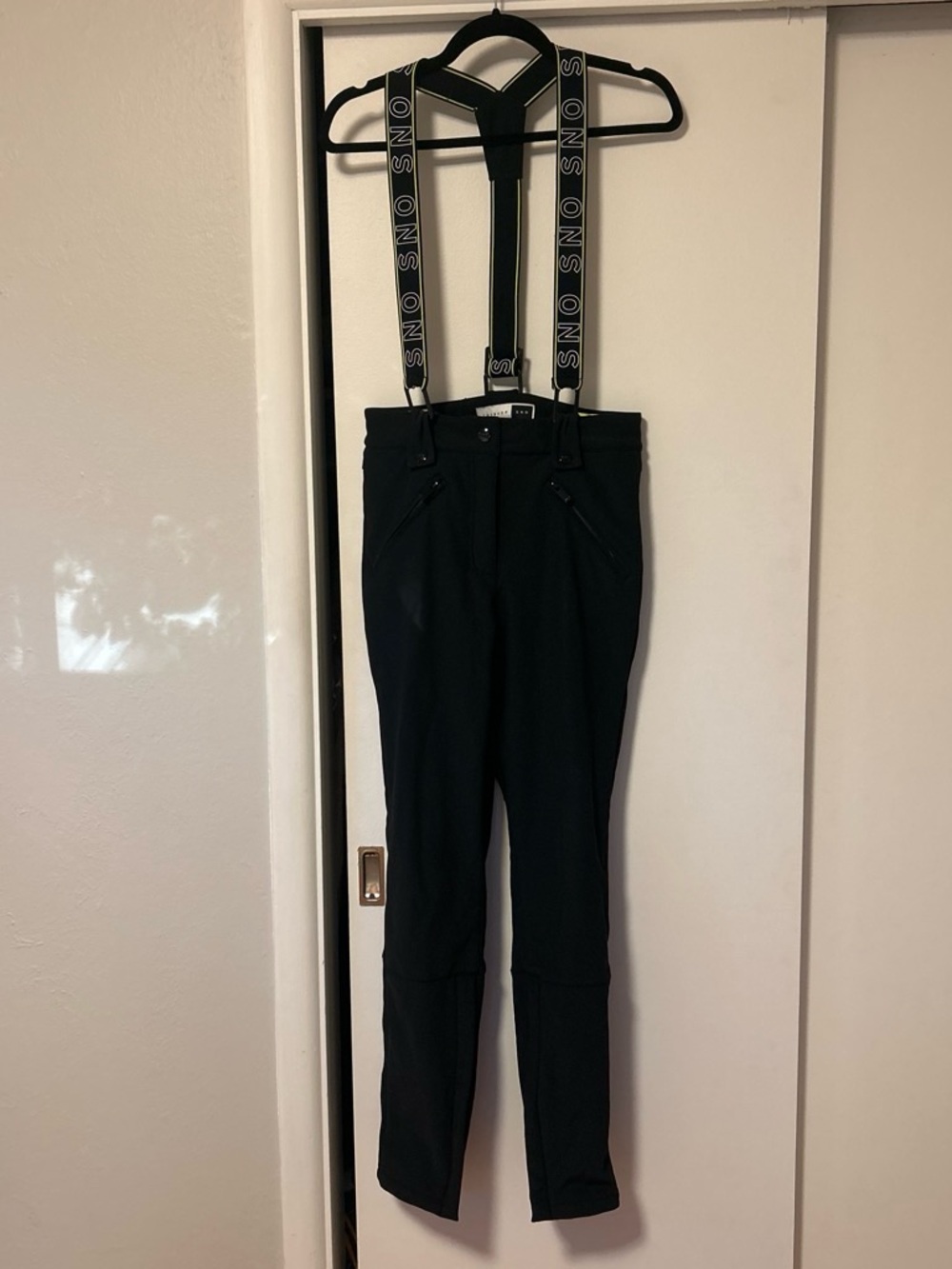 Women’s Black skinny ski pants with optional Suspenders